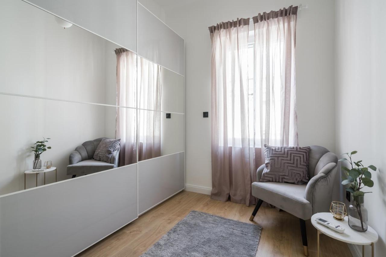 Tilia Luxury Apartment - 3 Bedrooms With Ac Budapest Exteriör bild